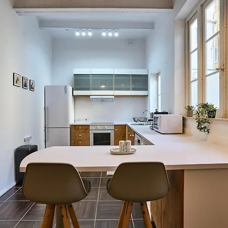 Apartment Classic 3br 10 Min From *