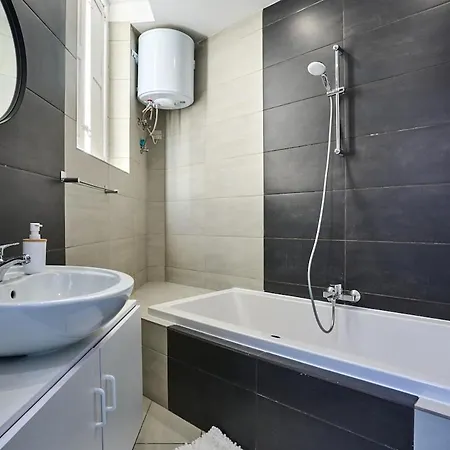 Classic 3br 10 Min From Gzira