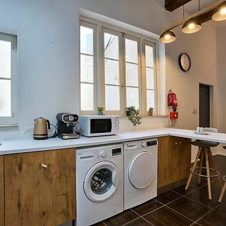 Classic 3br 10 Min From