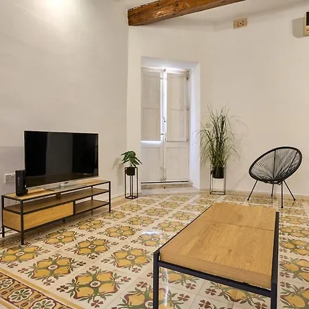 Apartment Classic 3br 10 Min From Gzira