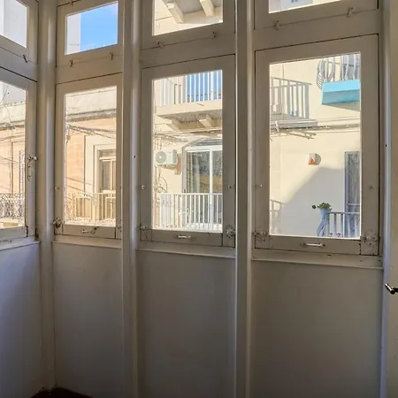 Classic 3br 10 Min From * Gzira